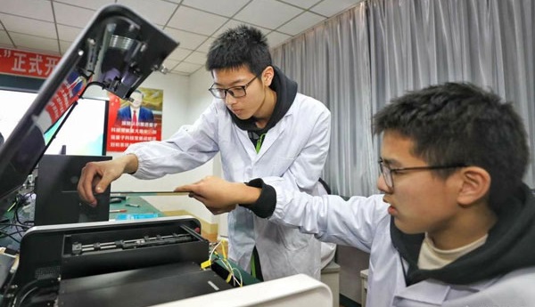 تعليم الحوسبة الكمومية في المدرسة الثانوية العليا، جيانغسو، الصين