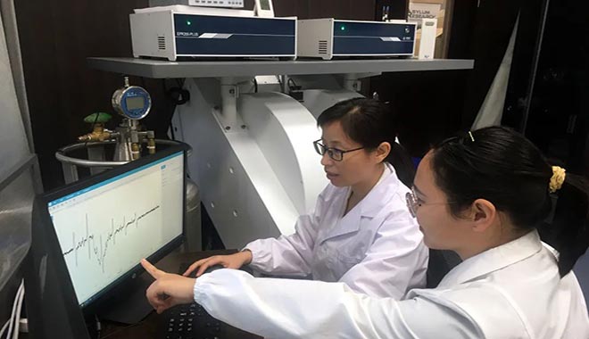 جامعة تشونغتشينغ تطلق خدمات التحليل باستخدام التحليل الطيفي CIQTEK EPR200-Plus